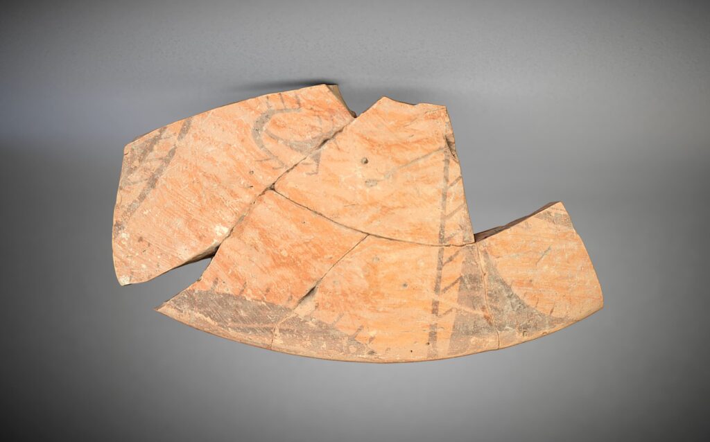 Фрагмент трипільського посуду з орнаментом собаки