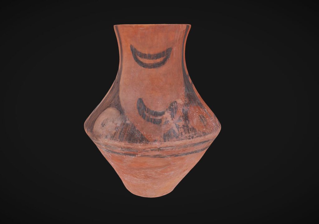 Кубок з місячною символікою