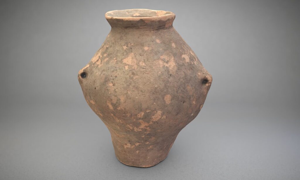 Посудина з ручками защипами